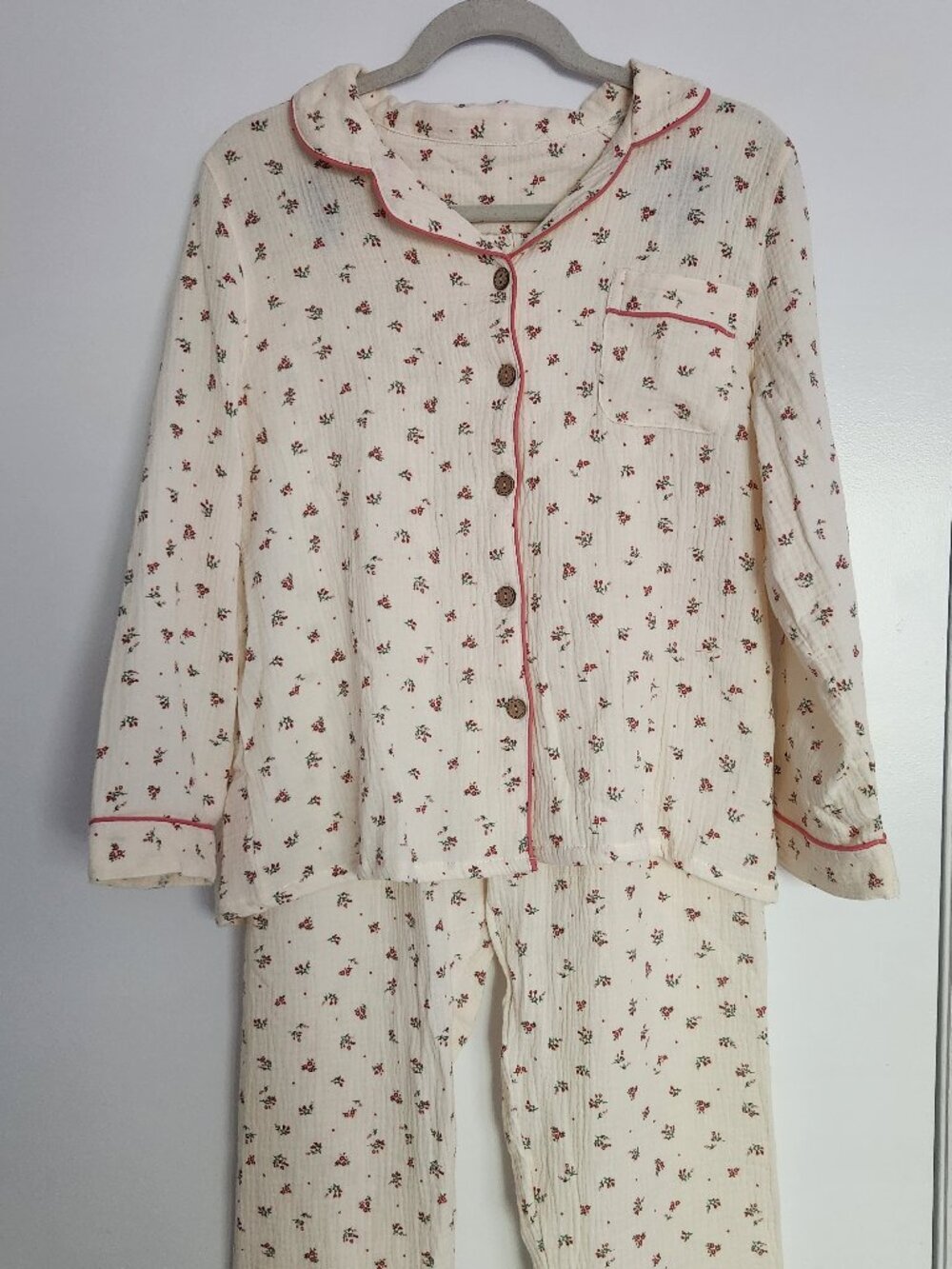 The Fleece Company Long Sleeved Pajamas - Large - Red Floral